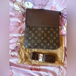 Brown messenger crossbody bag